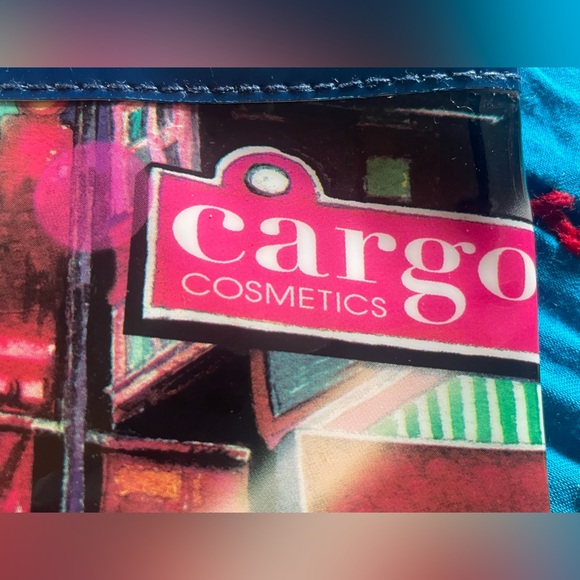 Vivid Cargo cosmetics zip up cosmetic bag. Message to approximately 8 x 6“. GUC - Picture 2 of 8